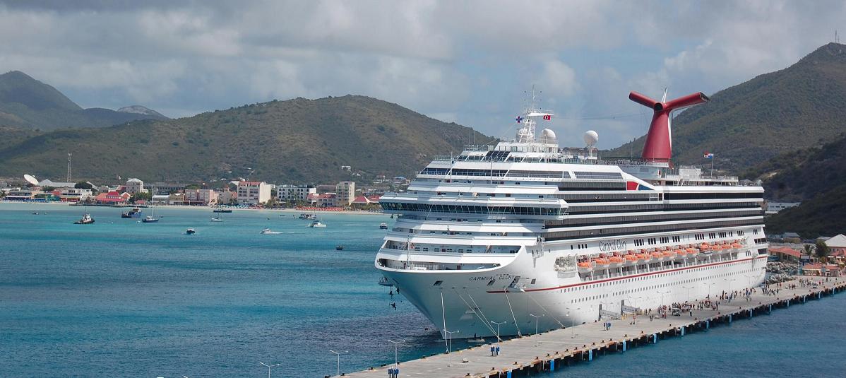 El Carnival Glory es un gran Crucero (en la imagen en la isla de St. Maarten) Carnival GLORY St Maarten